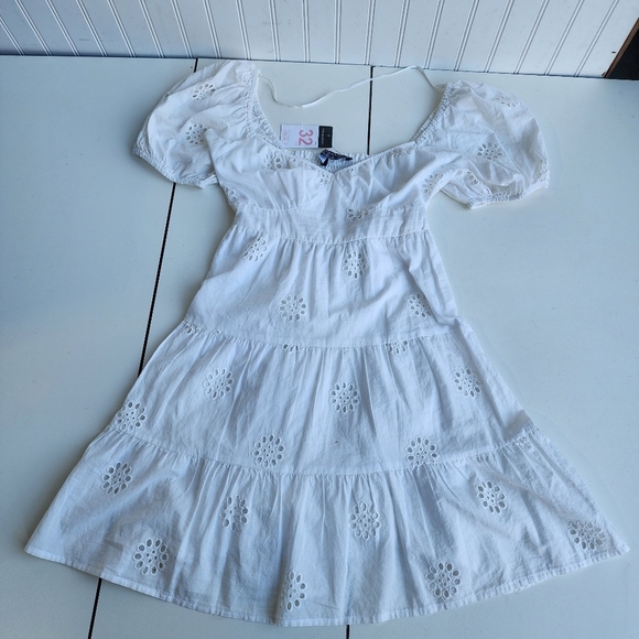 Primark Dresses & Skirts - NWT Primark Women’s White Eyelet Knee Length Dress With Puff Sleeves Cotton Sz 0